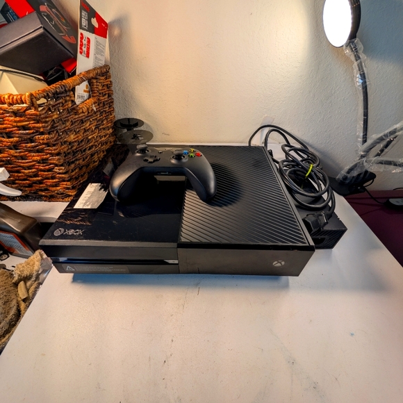 Microsoft Xbox One Model 1540 Original 500GB Black Console